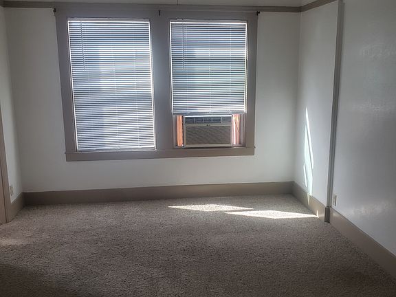 4th image of 615 W 4th St
