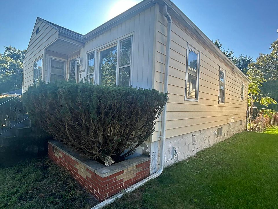 2nd image of 2232 Waite St