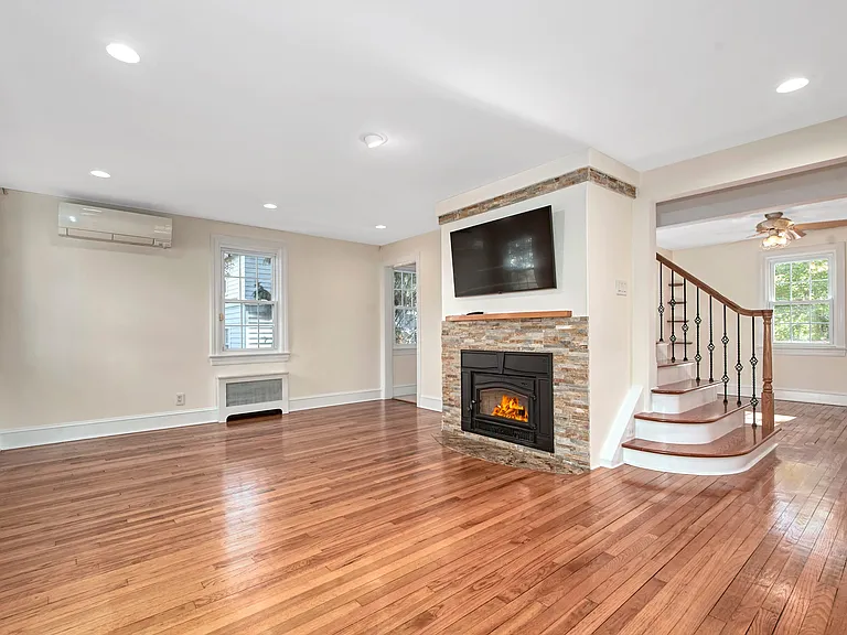 17 Haven Ave — Photo 5