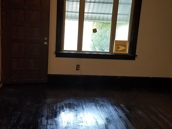 5th image of 207 S Pierpont Ave