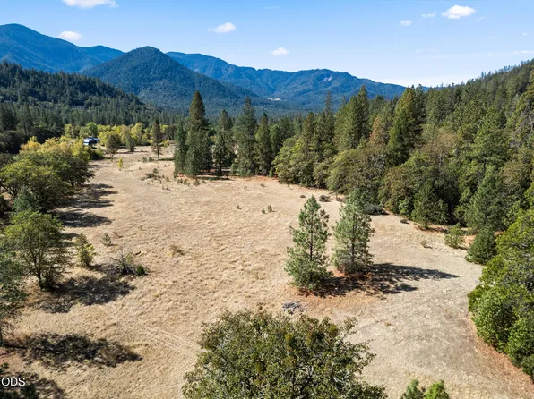 685 Bolt Mountain Rd, Grants Pass, OR 97527