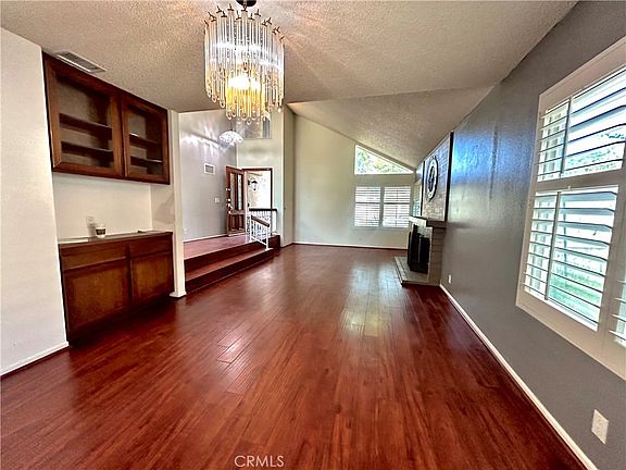 2nd image of 10 Bluff Point Cir