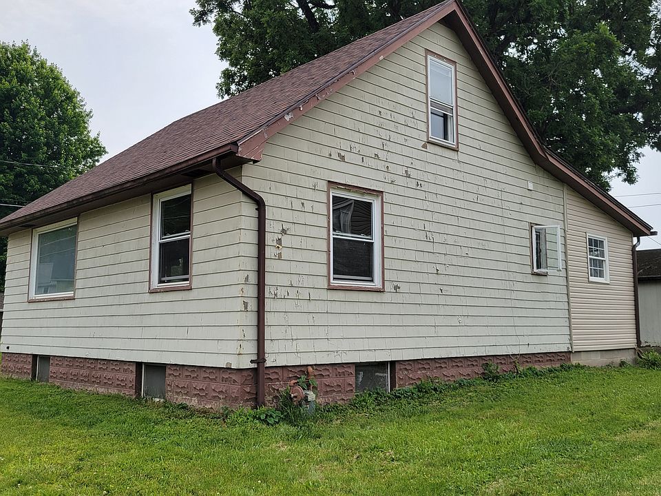 2nd image of 721 Walnut Rd SW