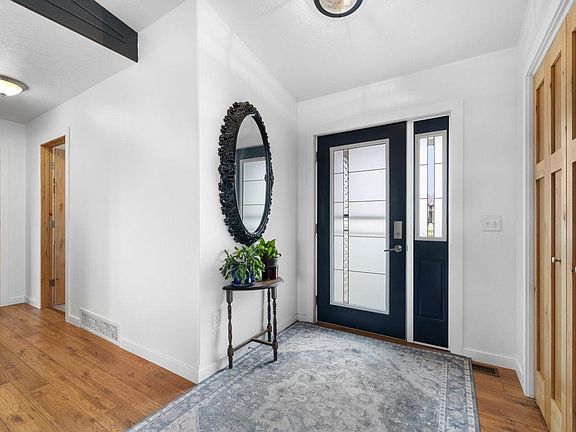 4th image of 2033 Lakeside St