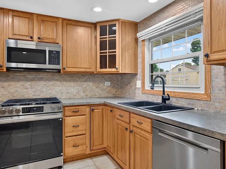 135 Jeffery Ln — Photo 11