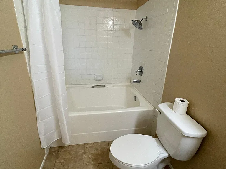 1020 Willow Tree Dr #B — Photo 18