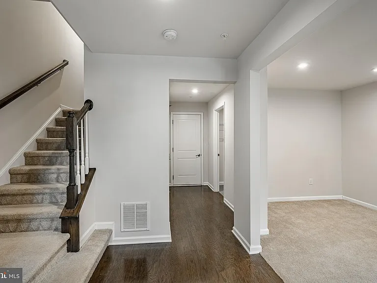 300 Blue Welsh St — Photo 9