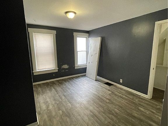 4th image of 7 Grove Ave #9
