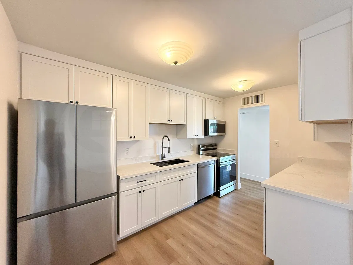 3 bed, 2.0 bath, 1768 sqft, $2,099 — Photo 3