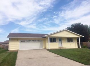 400 Leisure St, New Baden, IL 62265