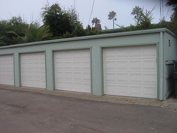 1 Car Garage 