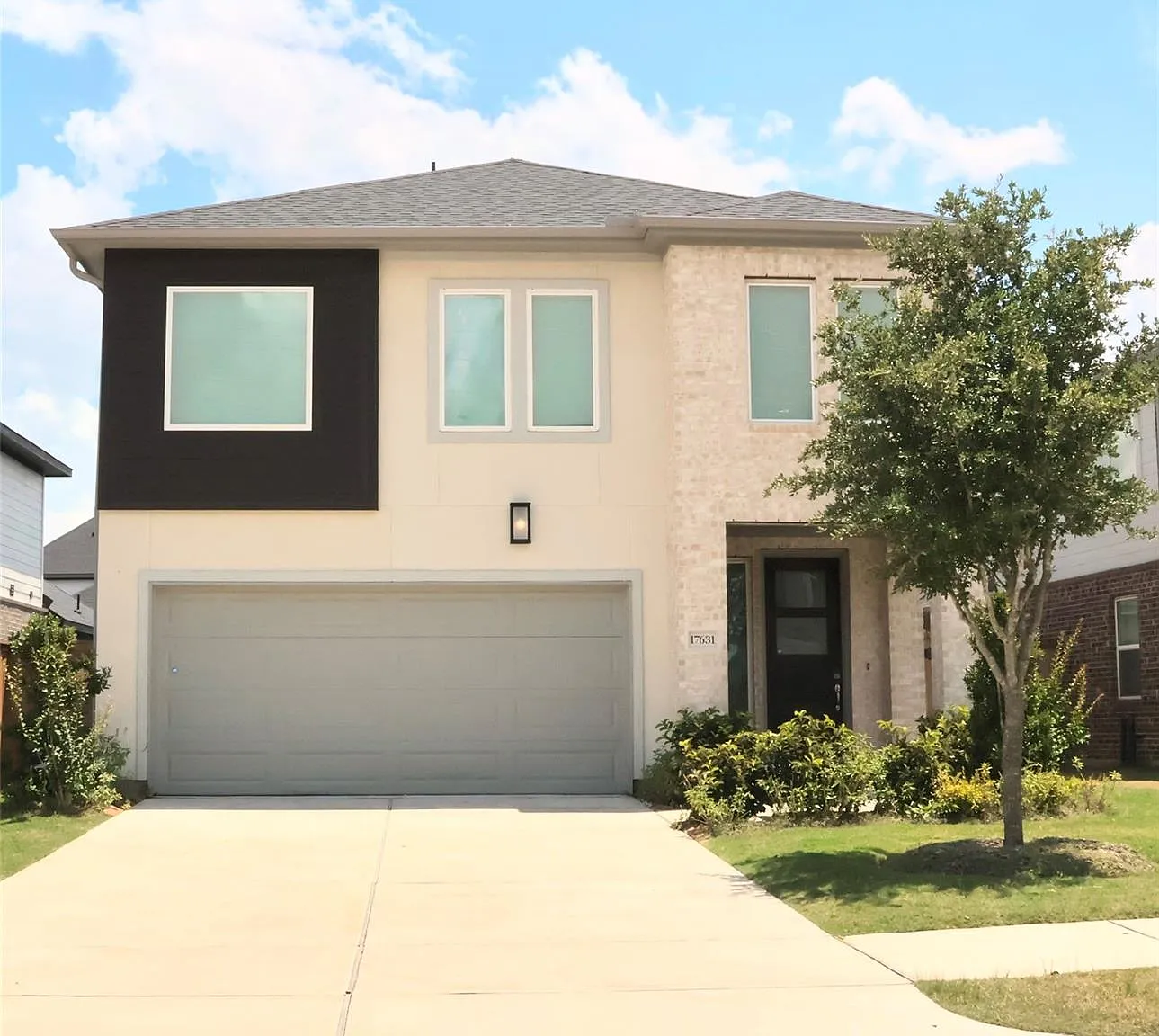 4 bed, 3.0 bath, 2425 sqft, $2,800 — Photo 1