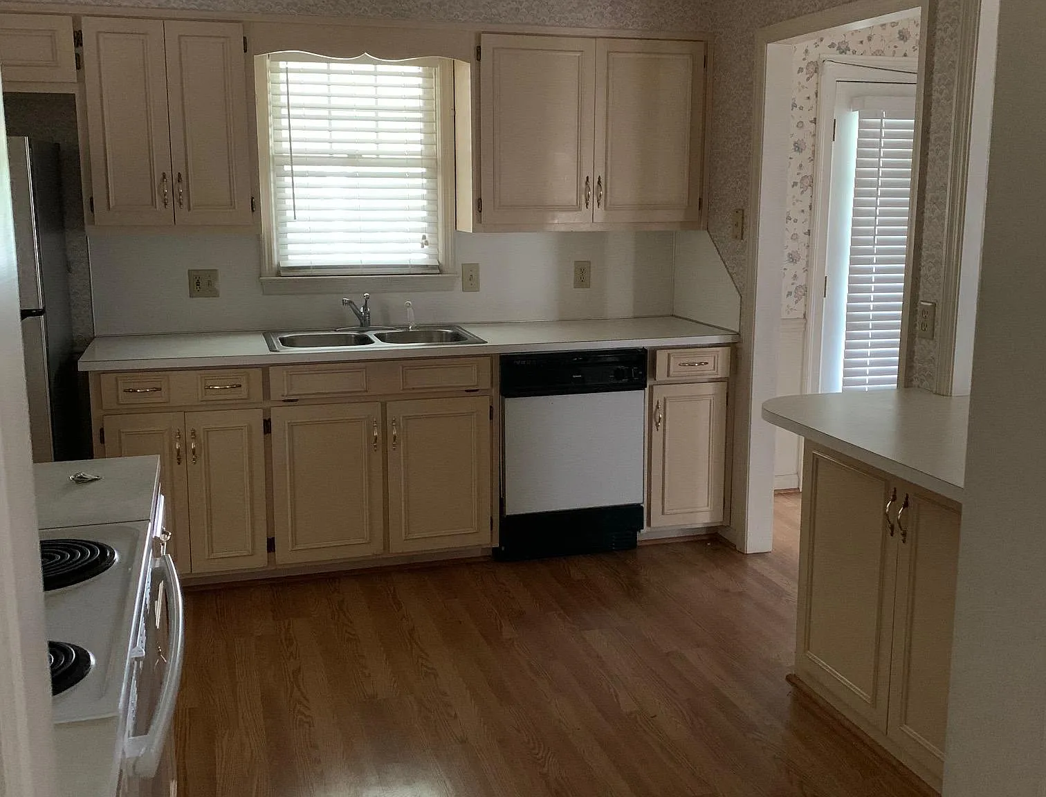 7079 Stoneybrook Dr — Photo 3