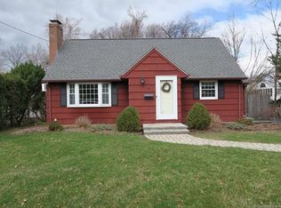 40 Red Top Dr, West Hartford, CT 06110