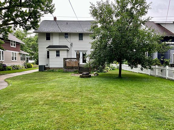 3rd image of 113 E 24th St