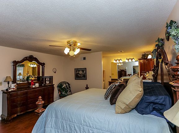 4th image of 3727 Misty Oak Dr