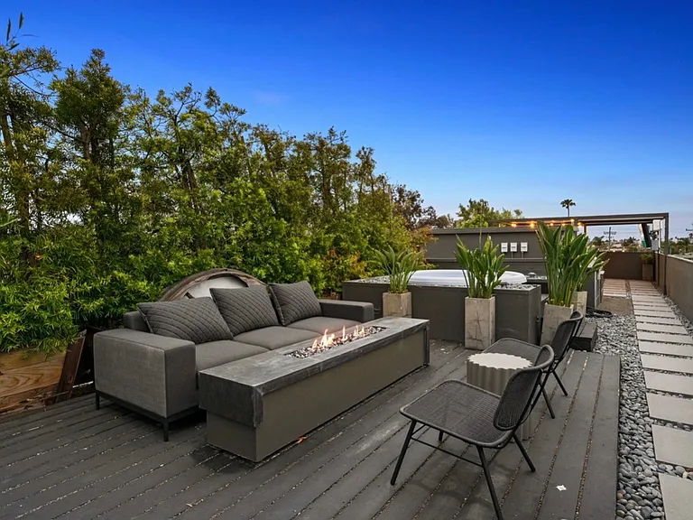 406 Grand Blvd — Photo 4