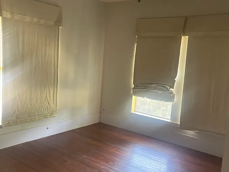 207 S Lennox St — Photo 4
