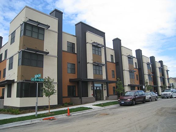 2nd image of 919 12th Ave SE #34