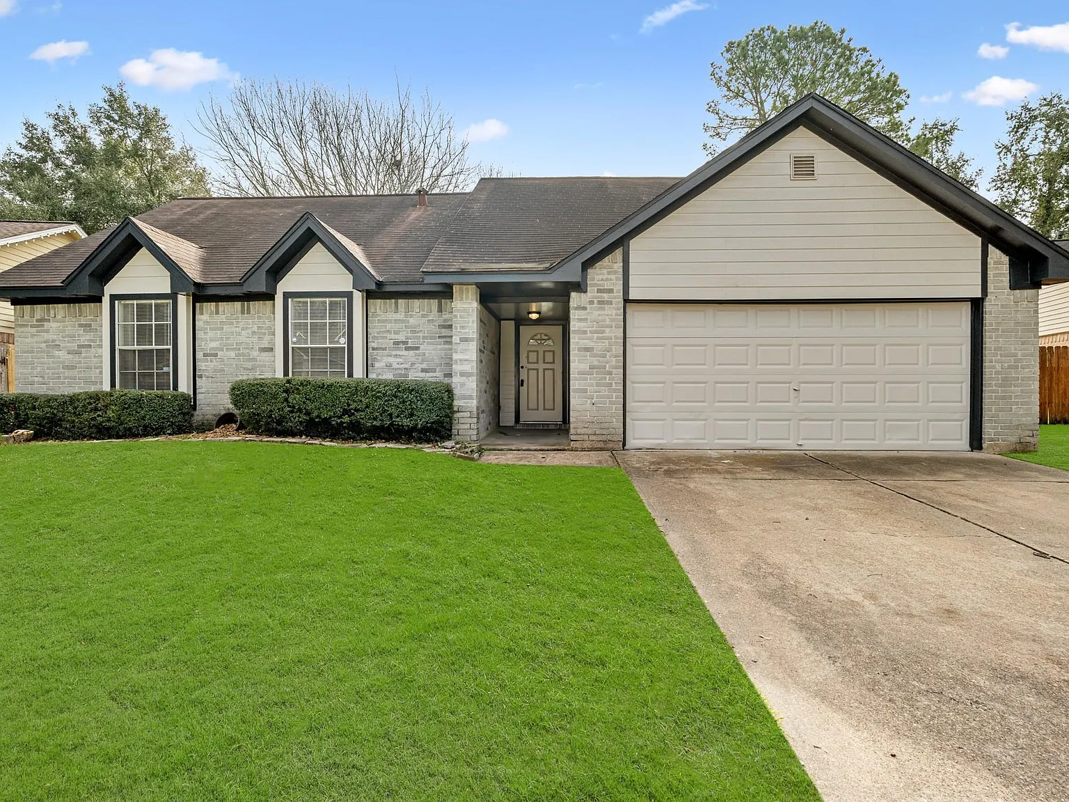 3 bed, 2.0 bath, 1327 sqft, $1,800 — Photo 1