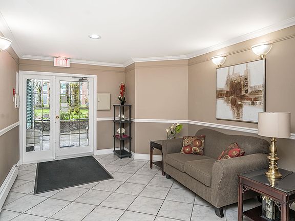 4th image of 1675 Augusta Ave #108