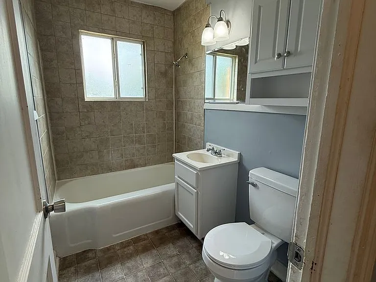 638 S Woodlawn Blvd — Photo 8