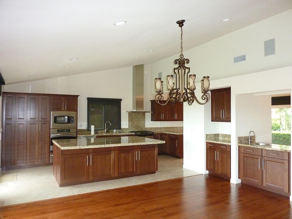 Open kitchen plan with Huge Center Island