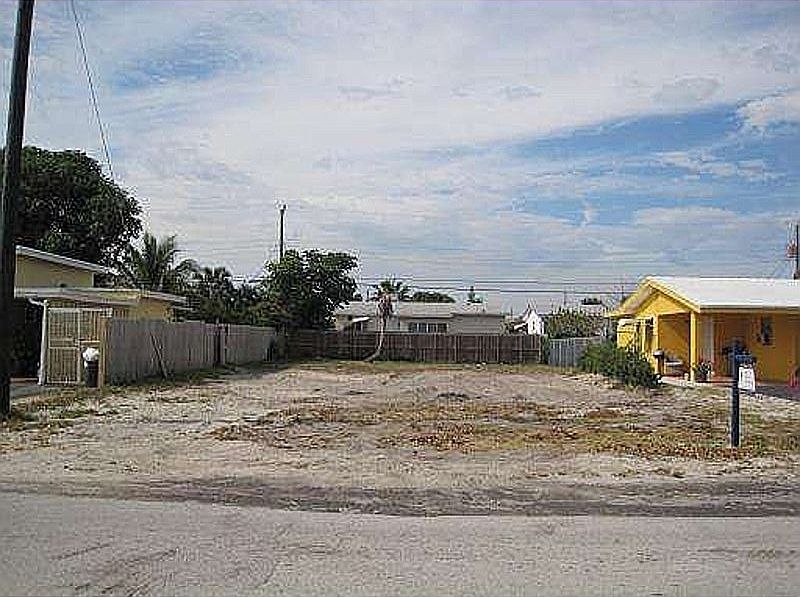 1st image of 3661 NE 15th Ave