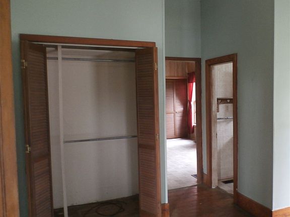4th image of 5 E Henry St