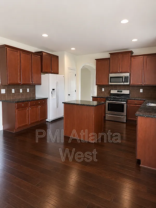 4 bed, 3.5 bath, 3388 sqft, $2,825 — Photo 3