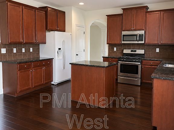 3rd image of 2826 Austin Common Dr