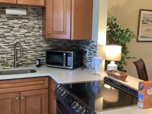 7797 Golf Circle Dr APT 303, Margate, FL 33063