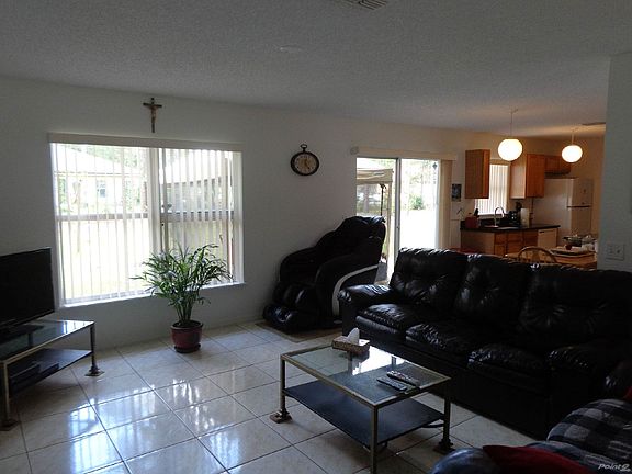 3rd image of 6 Red Clover Ln