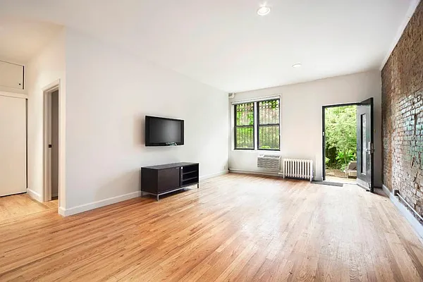 Rented by Town Residential | media 17