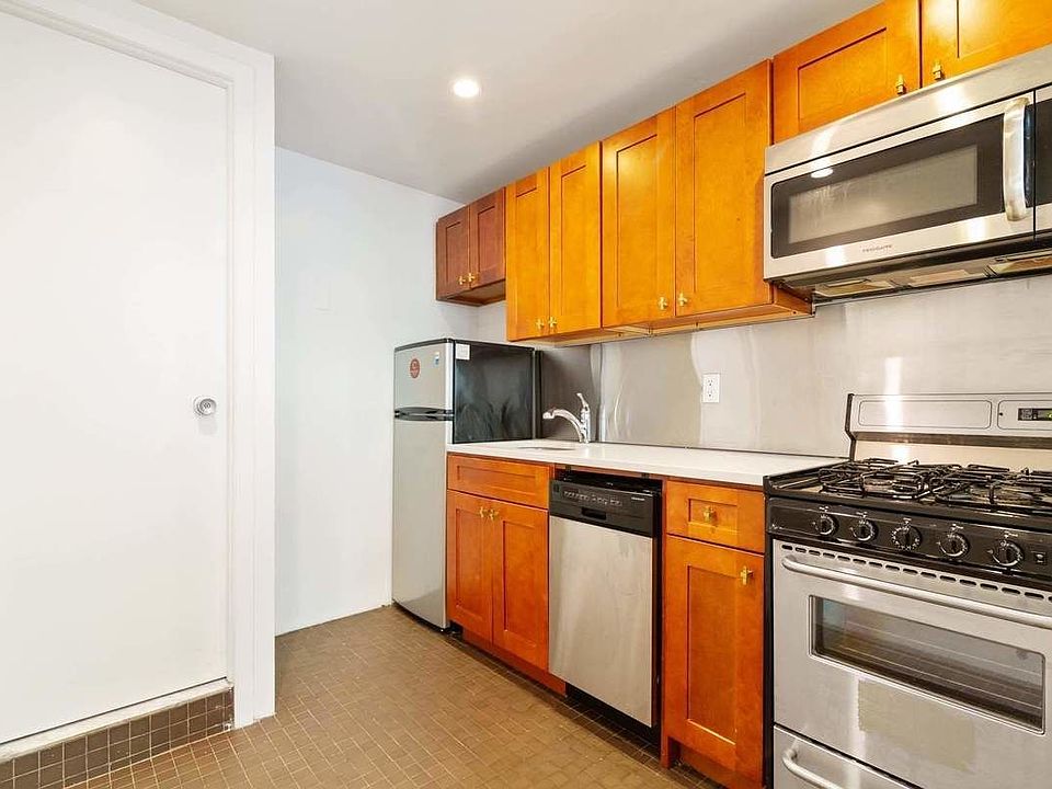 1st image of 125 E 39th St APT 3