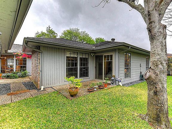4th image of 1014 Coachlight Dr