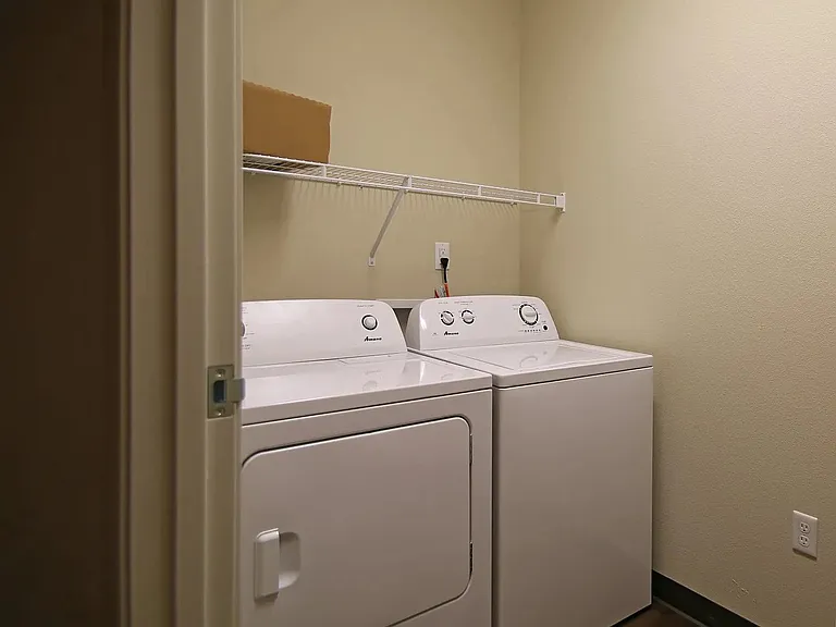 Lakewood Estates Apartments — Photo 11