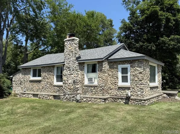 5015 Sashabaw Rd, Clarkston, MI 48346