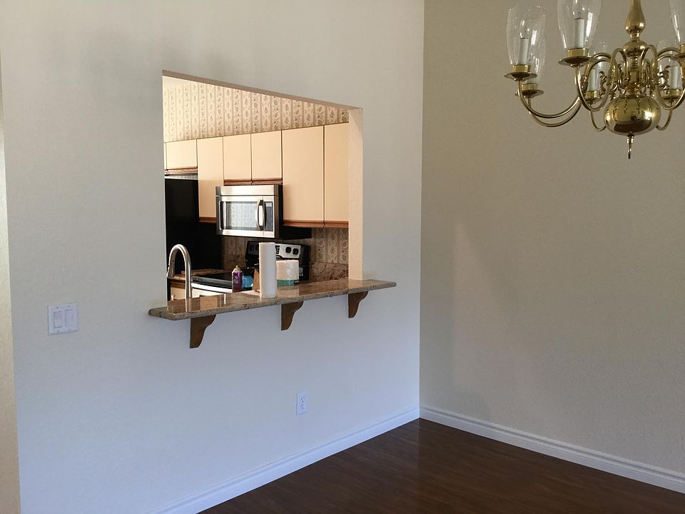 pass-through from kitchen to dining room