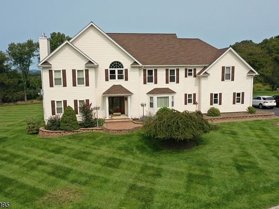 2nd image of 22 Dorset Ln