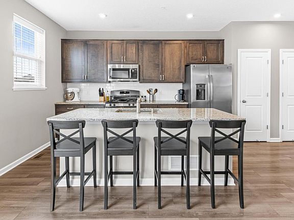 2nd image of 801 Roselyn Dr