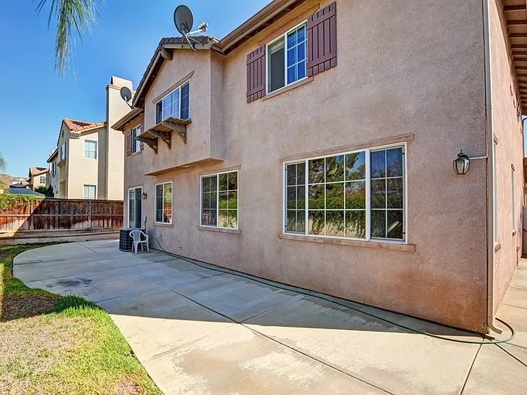27152 Arla St — Photo 4