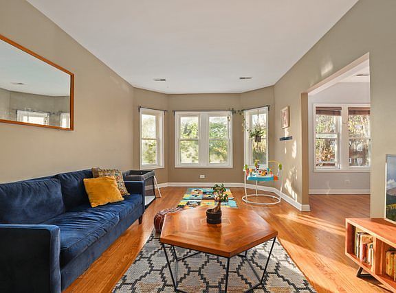 3rd image of 4851 N Wolcott Ave APT 2W