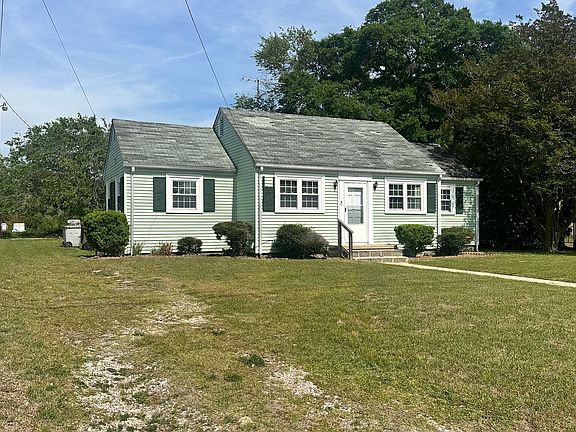 2nd image of 704 E Country Club Dr