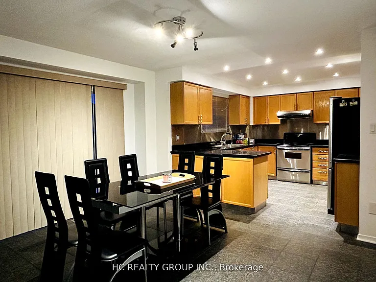 33 Westmoreland Ct — Photo 3