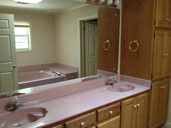 5th image of 300 River Oaks Blvd