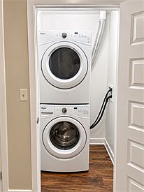 4th image of 50 Charlotte St #211