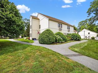 13 Cromwell Pl APT A, Mohegan Lake, NY 10547