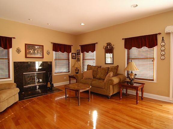 3rd image of 1225 W 16th St