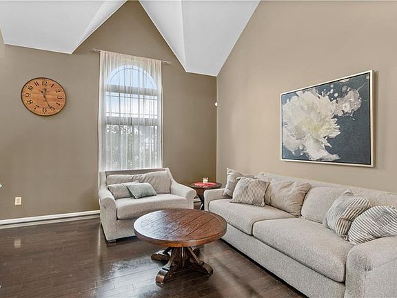 3rd image of 7349 Poppyseed Dr